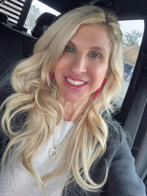 Tracey Previti taking a selfie