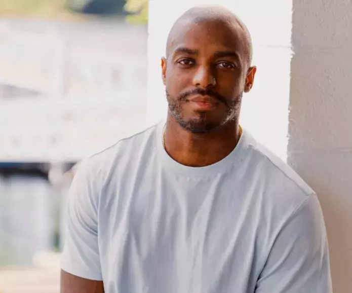 Alex Simmons Headshot