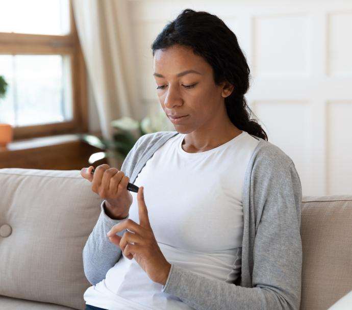 young black woman reading blood sugar