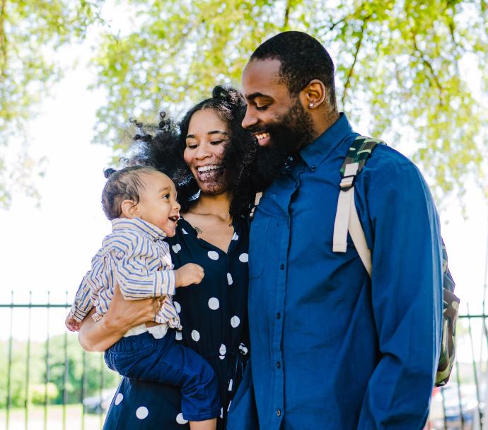 Father and mother with young son | American Kidney Fund