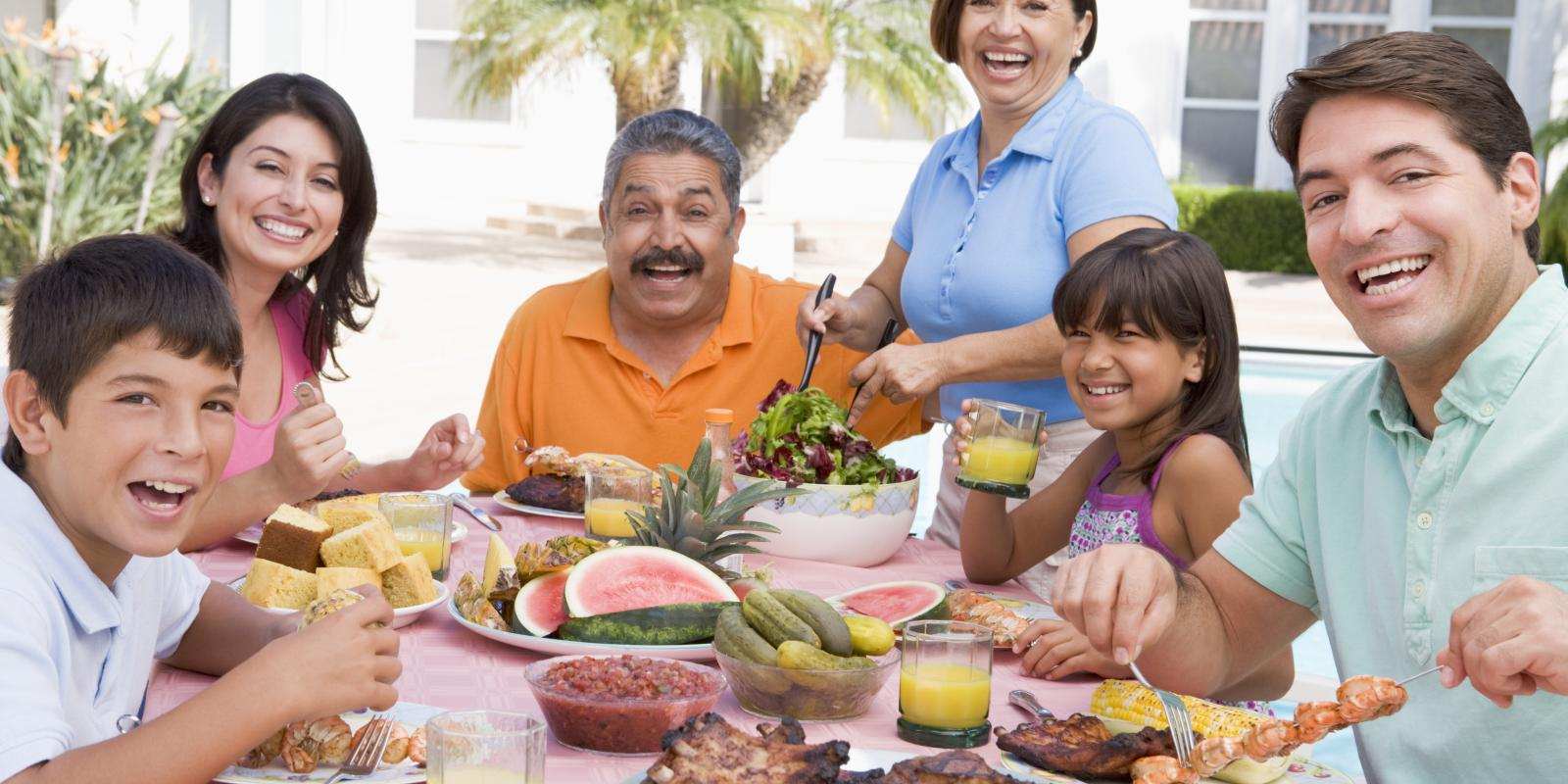 hispanic family dinner